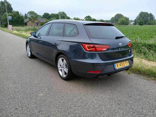 Seat LEON ST 1.5 TSI FR Business Intense + LED + Camera + Winter pakket, etc. 71.000 k.m.!
