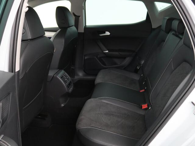 Seat LEON 1.4 TSI e-Hybrid PHEV | Stoel & stuurverwarming | Leder/Alcantara | Carplay | Camera | Navigatie | Memory | Park Assist | Full LED