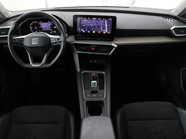 Seat LEON 1.4 TSI e-Hybrid PHEV | Stoel & stuurverwarming | Leder/Alcantara | Carplay | Camera | Navigatie | Memory | Park Assist | Full LED