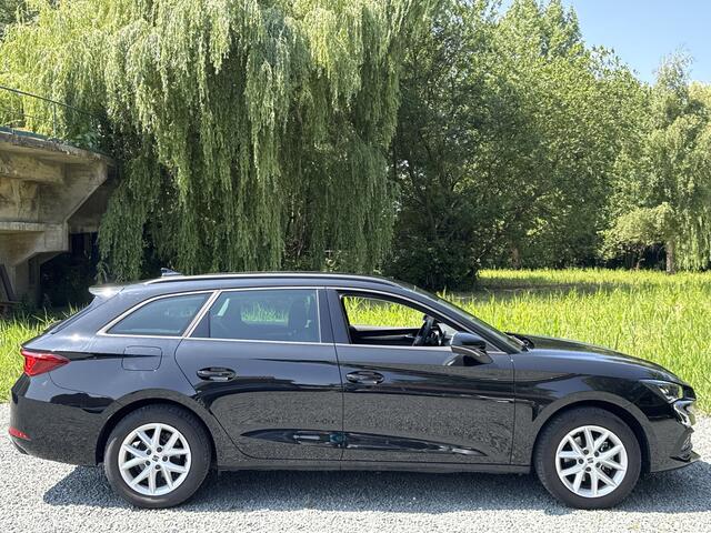 Seat LEON Sportstourer 1.0 eTSI DSG STYLE CAMERA/ACC/CARPLAY