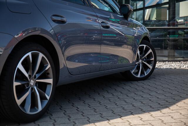 Seat LEON Sportstourer 1.5 eTSI FR Business Intense , Adap. cruise, Groot scherm, Stoel/stuurverwarming,