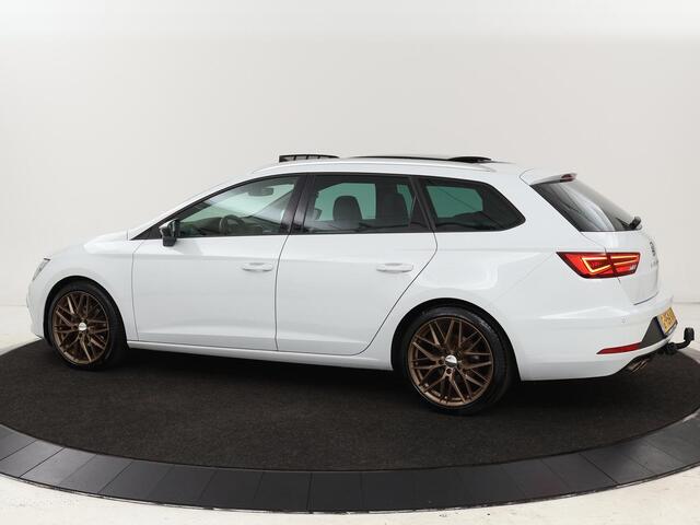 Seat LEON ST 1.5 TSI FR Intense | Panoramadak | DSG | Stoelverwarming | Carplay | Camera | Trekhaak | Full-LED | Keyless | Navigatie
