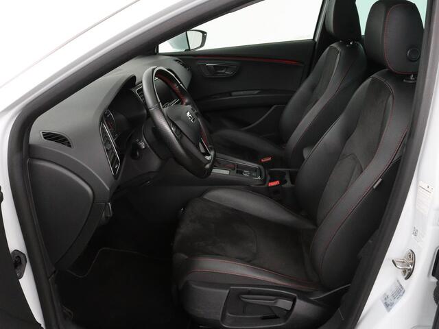 Seat LEON ST 1.5 TSI FR Intense | Panoramadak | DSG | Stoelverwarming | Carplay | Camera | Trekhaak | Full-LED | Keyless | Navigatie