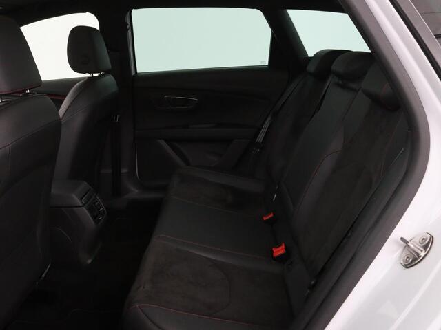 Seat LEON ST 1.5 TSI FR Intense | Panoramadak | DSG | Stoelverwarming | Carplay | Camera | Trekhaak | Full-LED | Keyless | Navigatie