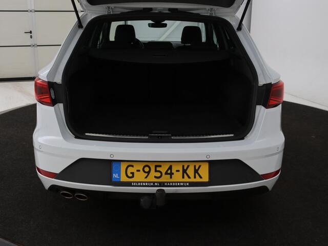 Seat LEON ST 1.5 TSI FR Intense | Panoramadak | DSG | Stoelverwarming | Carplay | Camera | Trekhaak | Full-LED | Keyless | Navigatie