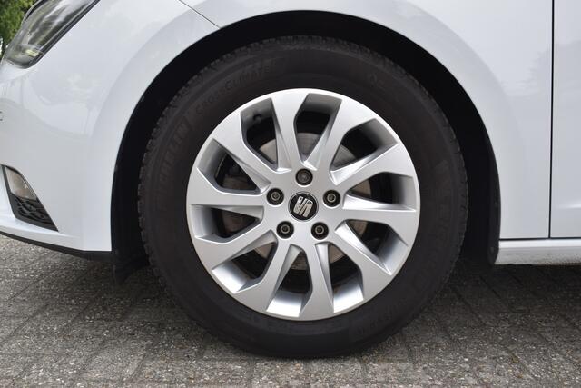 Seat LEON 1.0 EcoTSI Style Connect / Schuif-/kanteldak / Cruise / Camera / Trekhaak afn. / Sportstoelen