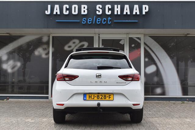 Seat LEON 1.0 EcoTSI Style Connect / Schuif-/kanteldak / Cruise / Camera / Trekhaak afn. / Sportstoelen