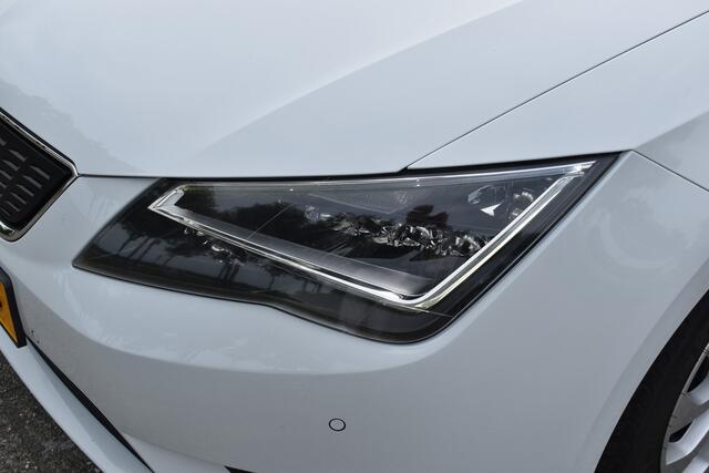 Seat LEON 1.0 EcoTSI Style Connect / Schuif-/kanteldak / Cruise / Camera / Trekhaak afn. / Sportstoelen