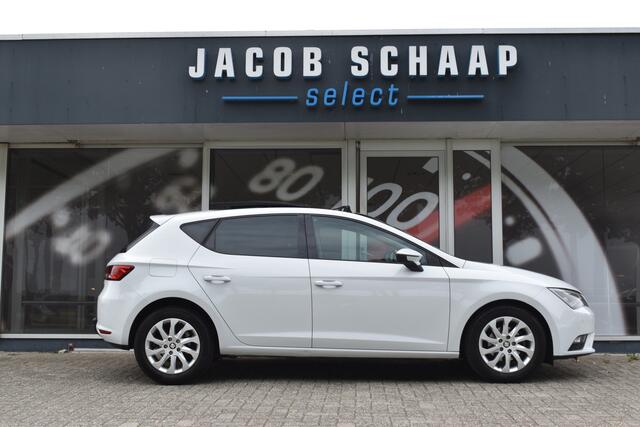 Seat LEON 1.0 EcoTSI Style Connect / Schuif-/kanteldak / Cruise / Camera / Trekhaak afn. / Sportstoelen