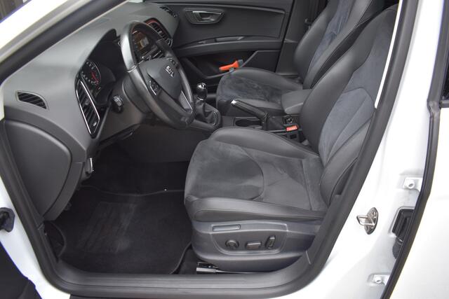Seat LEON 1.0 EcoTSI Style Connect / Schuif-/kanteldak / Cruise / Camera / Trekhaak afn. / Sportstoelen