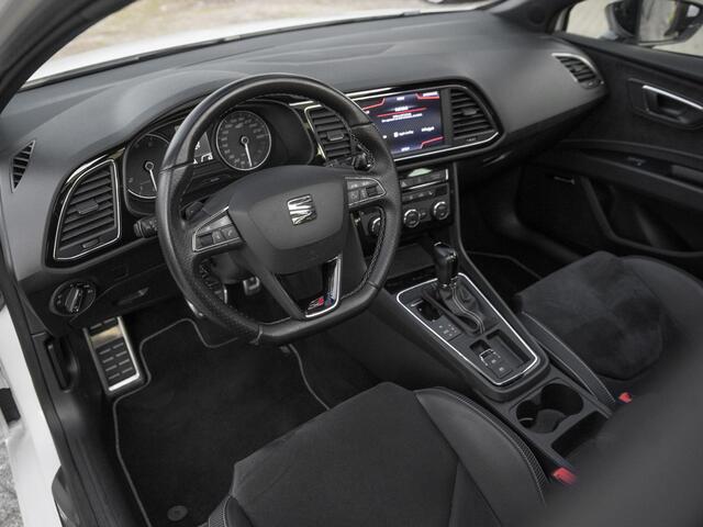 Seat LEON ST 2.0 CUPRA 300 4DRIVE Pano Schaal ACC