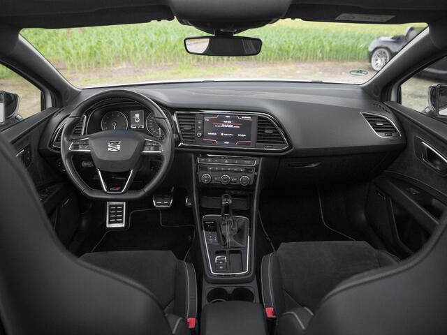 Seat LEON ST 2.0 CUPRA 300 4DRIVE Pano Schaal ACC