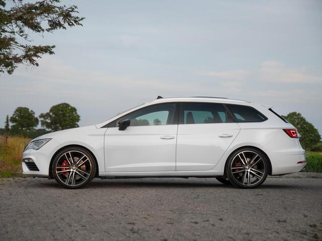 Seat LEON ST 2.0 CUPRA 300 4DRIVE Pano Schaal ACC