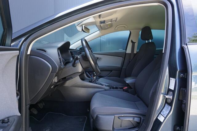 Seat LEON 1.6 TDI Style Business Intense | Origineel NL | Cruise Control | Navigatie | Airco | 16'' LM |
