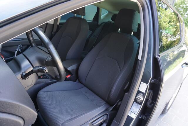 Seat LEON 1.6 TDI Style Business Intense | Origineel NL | Cruise Control | Navigatie | Airco | 16'' LM |