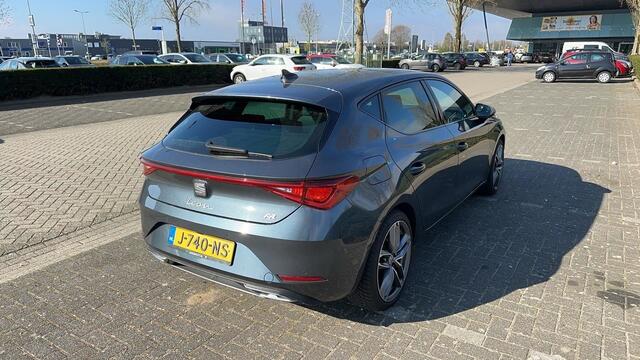 Seat LEON 1.5 TSI 150pk FR Launch Edition DSG / Panoramadak / Keyless / Camera / Stoelverwarming