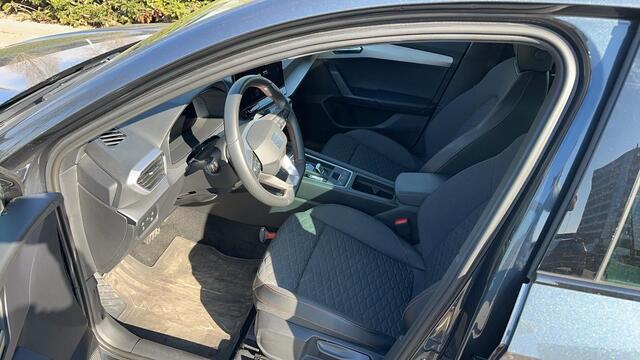 Seat LEON 1.5 TSI 150pk FR Launch Edition DSG / Panoramadak / Keyless / Camera / Stoelverwarming