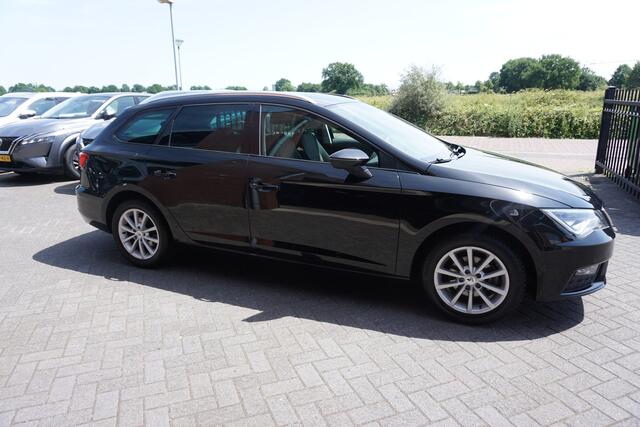 Seat LEON ST 1.2 TSI 111PK STYLE BUSINESS OKT 2017 NAVIGATIE ANDROID-APPLECARPLAY ECC AIRCO CRUISECONTROL FULL LED PARKEERSENSOREN V+A BLUETOOTH LMV ENZ...