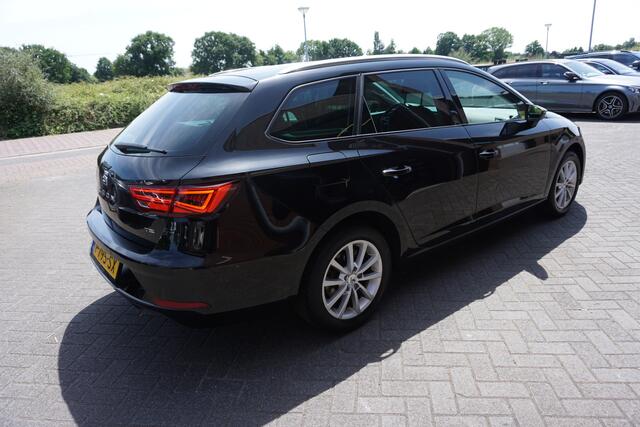 Seat LEON ST 1.2 TSI 111PK STYLE BUSINESS OKT 2017 NAVIGATIE ANDROID-APPLECARPLAY ECC AIRCO CRUISECONTROL FULL LED PARKEERSENSOREN V+A BLUETOOTH LMV ENZ...