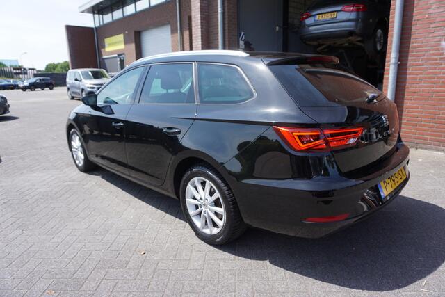 Seat LEON ST 1.2 TSI 111PK STYLE BUSINESS OKT 2017 NAVIGATIE ANDROID-APPLECARPLAY ECC AIRCO CRUISECONTROL FULL LED PARKEERSENSOREN V+A BLUETOOTH LMV ENZ...