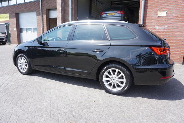 Seat LEON ST 1.2 TSI 111PK STYLE BUSINESS OKT 2017 NAVIGATIE ANDROID-APPLECARPLAY ECC AIRCO CRUISECONTROL FULL LED PARKEERSENSOREN V+A BLUETOOTH LMV ENZ...