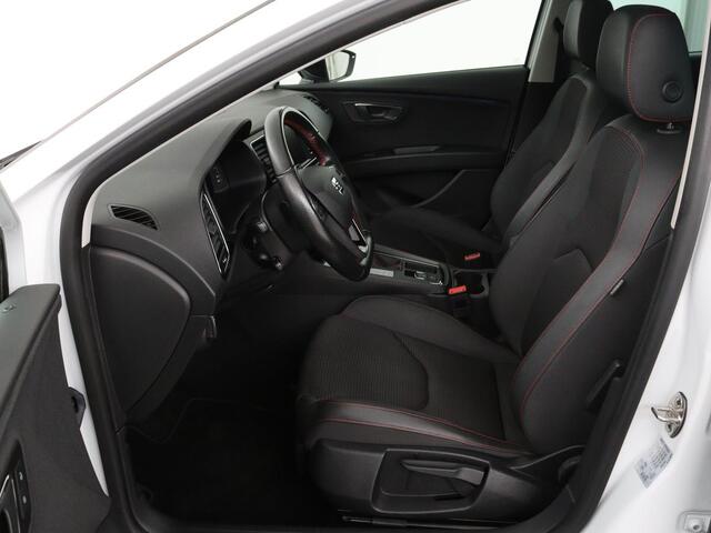 Seat LEON 2.0 TDI FR | Panoramadak | Virtual Cockpit | Maxton | Stoelverwarming | Adaptive cruise | Camera | Carplay | Sfeerverlichting | Full LED