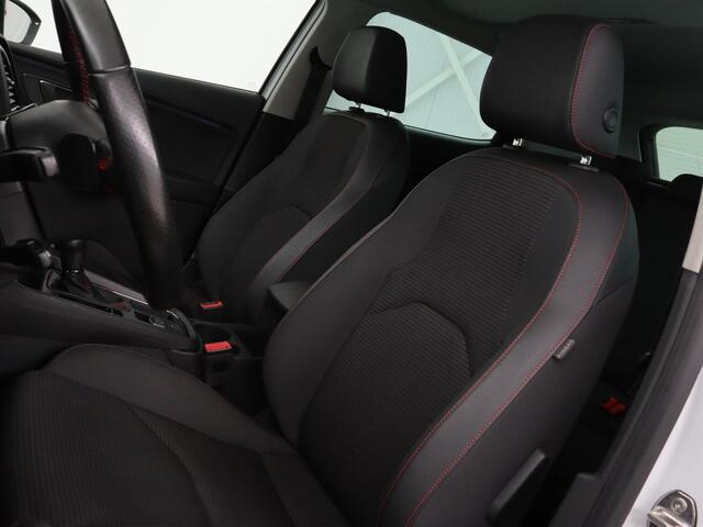 Seat LEON 2.0 TDI FR | Panoramadak | Virtual Cockpit | Maxton | Stoelverwarming | Adaptive cruise | Camera | Carplay | Sfeerverlichting | Full LED