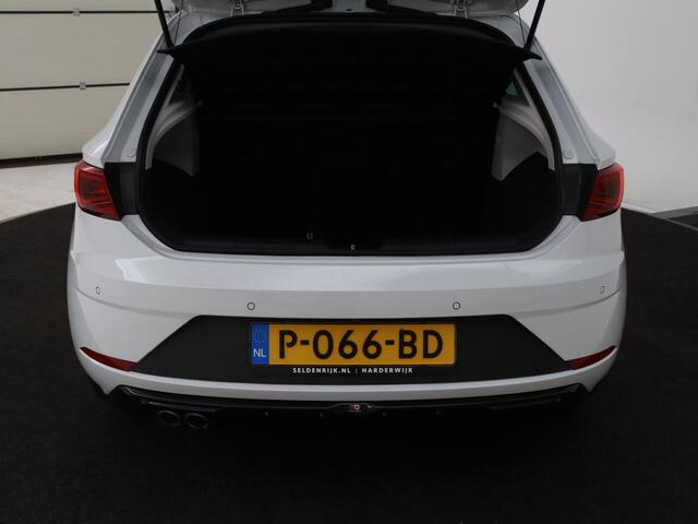 Seat LEON 2.0 TDI FR | Panoramadak | Virtual Cockpit | Maxton | Stoelverwarming | Adaptive cruise | Camera | Carplay | Sfeerverlichting | Full LED