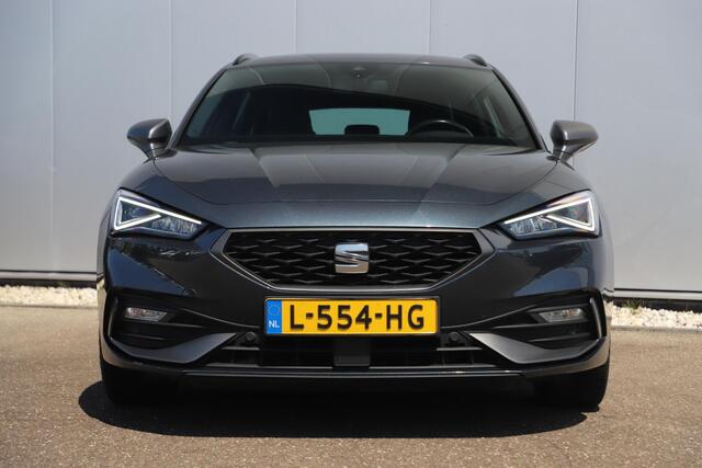 Seat LEON Sportstourer 1.5 eTSI FR 150PK Automaat Trekhaak Virtual Cockpit 18 inch LMV Navigatie Achteruitrijcamera Stuur & Stoelverwarming Sfeerverlichting