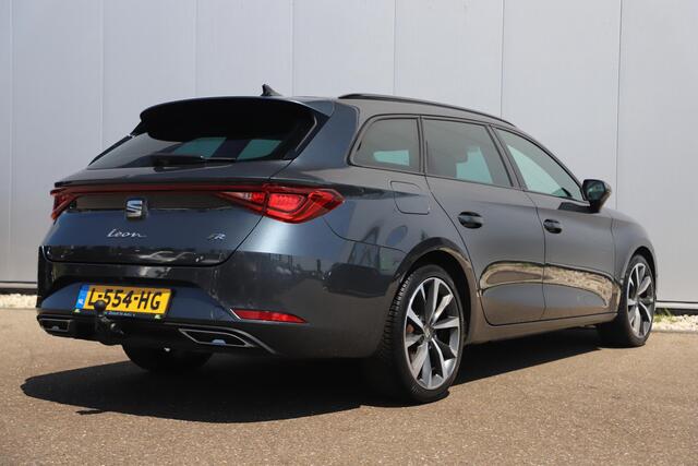 Seat LEON Sportstourer 1.5 eTSI FR 150PK Automaat Trekhaak Virtual Cockpit 18 inch LMV Navigatie Achteruitrijcamera Stuur & Stoelverwarming Sfeerverlichting