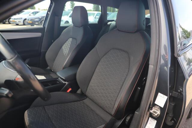Seat LEON Sportstourer 1.5 eTSI FR 150PK Automaat Trekhaak Virtual Cockpit 18 inch LMV Navigatie Achteruitrijcamera Stuur & Stoelverwarming Sfeerverlichting