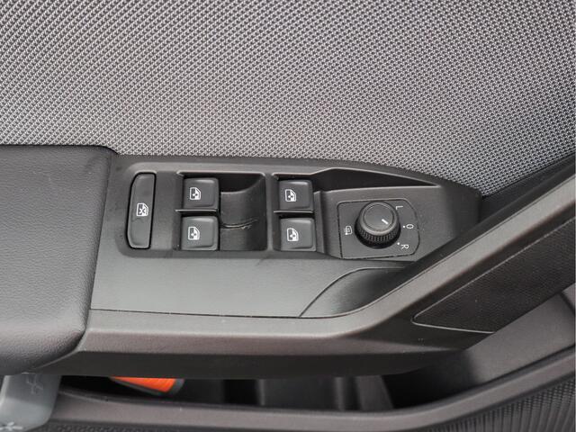 Seat LEON Sportstourer 1.0 TSI Style Business Intense/ lage km/ zeer mooi!