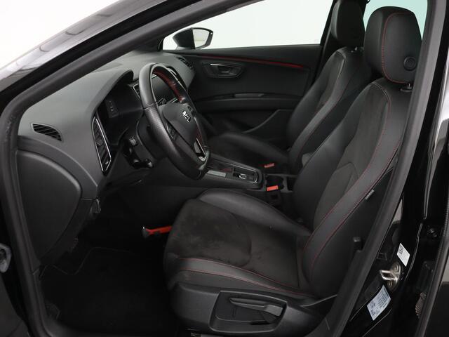 Seat LEON 1.5 TSI FR Ultimate Edition Black | Panoramadak | Stoelverwarming | Adaptive cruise | Beats Audio | Sfeerverlichting | Carplay | Leder/Alcantara | Full LED | Virtual Cockpit | Keyless | Navigatie