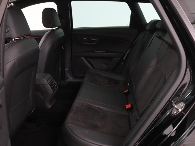 Seat LEON 1.5 TSI FR Ultimate Edition Black | Panoramadak | Stoelverwarming | Adaptive cruise | Beats Audio | Sfeerverlichting | Carplay | Leder/Alcantara | Full LED | Virtual Cockpit | Keyless | Navigatie