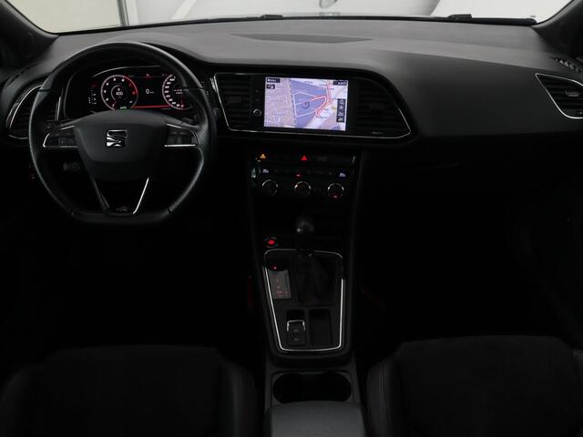Seat LEON 1.5 TSI FR Ultimate Edition Black | Panoramadak | Stoelverwarming | Adaptive cruise | Beats Audio | Sfeerverlichting | Carplay | Leder/Alcantara | Full LED | Virtual Cockpit | Keyless | Navigatie