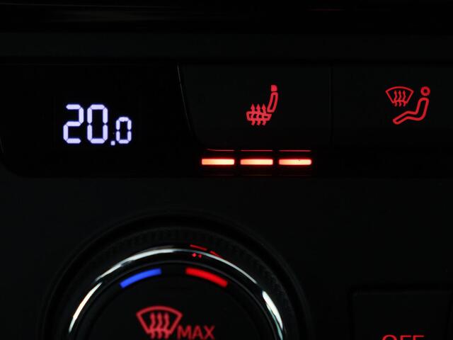 Seat LEON 1.5 TSI FR Ultimate Edition Black | Panoramadak | Stoelverwarming | Adaptive cruise | Beats Audio | Sfeerverlichting | Carplay | Leder/Alcantara | Full LED | Virtual Cockpit | Keyless | Navigatie