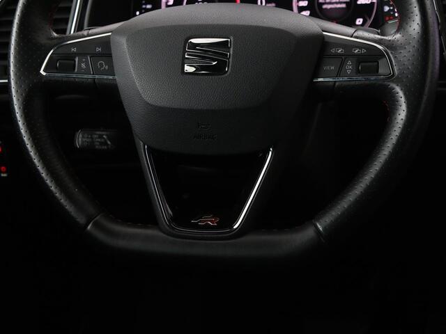 Seat LEON 1.5 TSI FR Ultimate Edition Black | Panoramadak | Stoelverwarming | Adaptive cruise | Beats Audio | Sfeerverlichting | Carplay | Leder/Alcantara | Full LED | Virtual Cockpit | Keyless | Navigatie