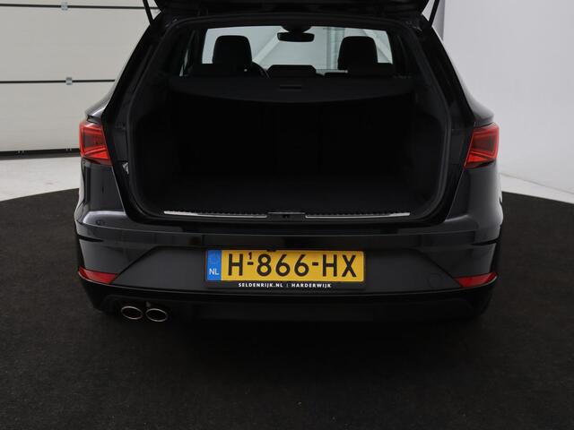 Seat LEON 1.5 TSI FR Ultimate Edition Black | Panoramadak | Stoelverwarming | Adaptive cruise | Beats Audio | Sfeerverlichting | Carplay | Leder/Alcantara | Full LED | Virtual Cockpit | Keyless | Navigatie