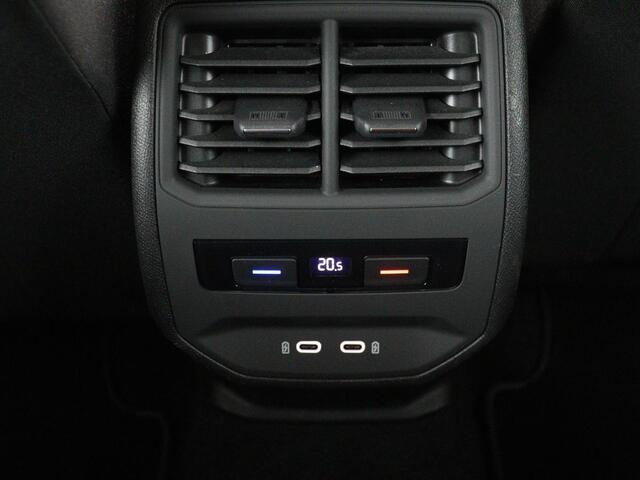Seat LEON 1.0 TSI Style Launch Edition | Camera | Adaptive cruise | Carplay | Navigatie | DAB | Parkeerhulp | Full LED | Climate control
