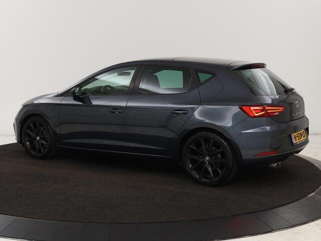 Seat LEON 1.5 TSI FR Ultimate Edition Black | Panoramadak | Stoelverwarming | Beats Audio | Virual Cockpit | Adaptive cruise | Full LED | Leder/Alcantara | Keyless | Navigatie | Sfeerverlichting