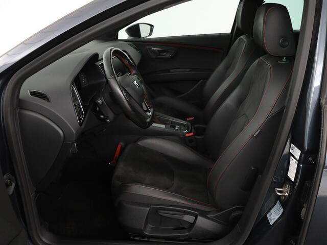 Seat LEON 1.5 TSI FR Ultimate Edition Black | Panoramadak | Stoelverwarming | Beats Audio | Virual Cockpit | Adaptive cruise | Full LED | Leder/Alcantara | Keyless | Navigatie | Sfeerverlichting
