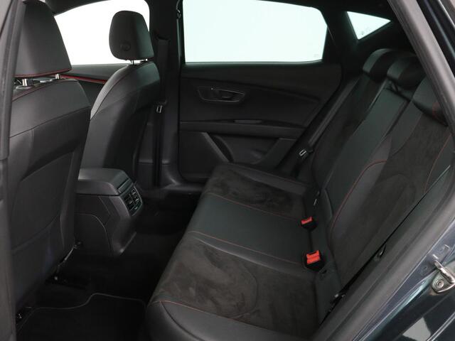 Seat LEON 1.5 TSI FR Ultimate Edition Black | Panoramadak | Stoelverwarming | Beats Audio | Virual Cockpit | Adaptive cruise | Full LED | Leder/Alcantara | Keyless | Navigatie | Sfeerverlichting