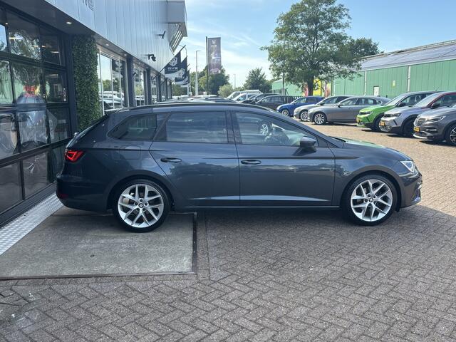 Seat LEON ST 1.5 TSI 150PK DSG FR Ultimate Edition Black Sky | Pano | Virtual | ACC | Beats