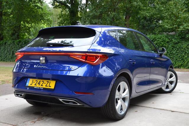 Seat LEON 1.0 TSI FR Launch Edition Navi/Ecc/Pdc/Apple Carplay/Android Auto/Extra getint glas/Virtual dashboard/lichtmetalen velgen 17"