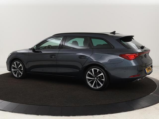 Seat LEON 1.5 eTSI FR | Adaptive cruise | Camera | Carplay | Stuurverwarming | Full LED | Navigatie | Park Assist | 18'' lichtmetalen velgen