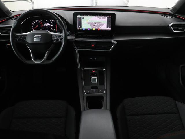 Seat LEON 1.5 eTSI FR | Adaptive cruise | Camera | Carplay | Stuurverwarming | Full LED | Navigatie | Park Assist | 18'' lichtmetalen velgen