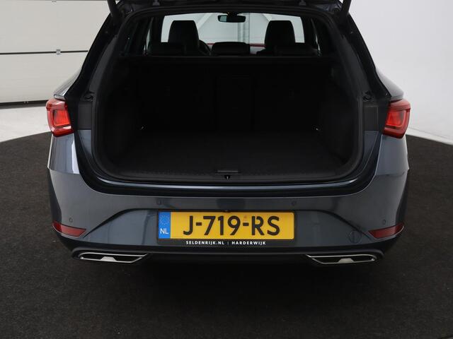Seat LEON 1.5 eTSI FR | Adaptive cruise | Camera | Carplay | Stuurverwarming | Full LED | Navigatie | Park Assist | 18'' lichtmetalen velgen