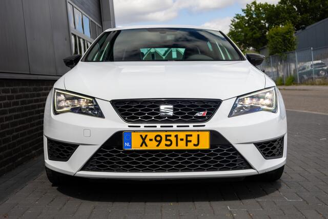 Seat LEON Cupra 2.0 TSI 290 pk Connect / Led-Koplamp/ Sport-Stoelen/ Stoel.Verw/ Cruise-Controle/ Car-Play/ 19'' LMV