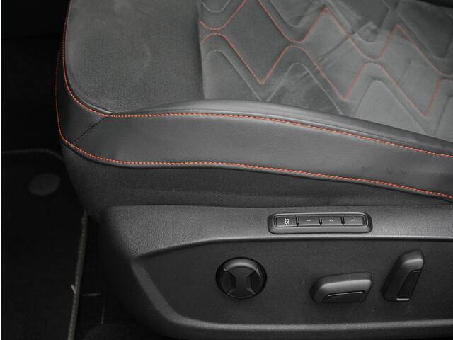 Seat LEON 1.4 TSI eHybrid 204 pk PHEV FR Business Intense | Panoramadak | Adaptieve onderstelregeling (DCC) | Achteruitrijcamera | Adaptive Cruise Control | Stoelverwarming | 18 inch