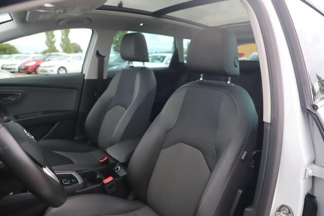 Seat LEON ST 1.6 TDI Xcellence Business Intense DSG Automaat Panoramadak Full LED Beats Audio Adaptive Cruise Navigatie Achteruitrijcamera Carplay Android 17 inch LMV